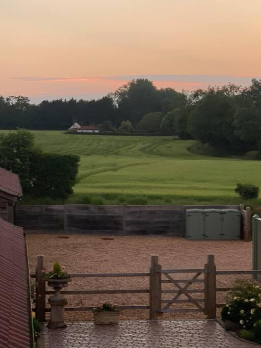 Вилла Idyllic Rural Retreat - Stunning 2 Bed Annex. Wood Norton Экстерьер фото